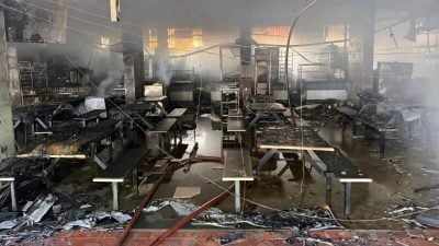 烈火噬咖啡店 7摊烧毁80人疏散