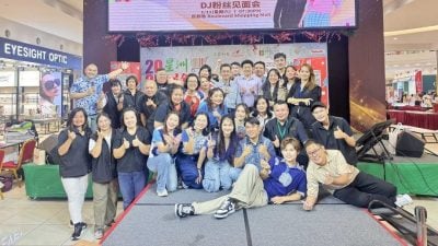 2025年民都鲁星洲展销会 |  邓佩银与爱FM DJ粉丝见面会 . 气氛热烈 為展销会增色彩