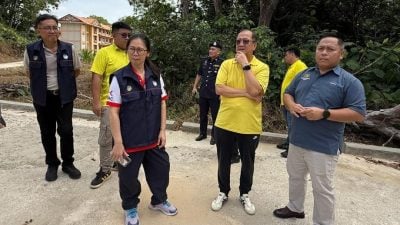 潘隆铭吁市镇国中 . 启用第二校门出入口