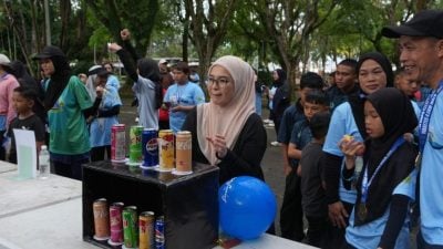 大批民众携家眷参与 . 无车活动洋溢康乐氛围