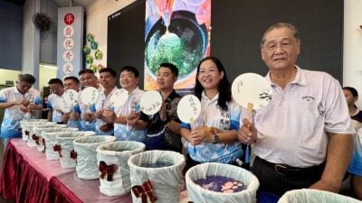 张庆信：同心为学校筹款 中华义卖会展现社区力量