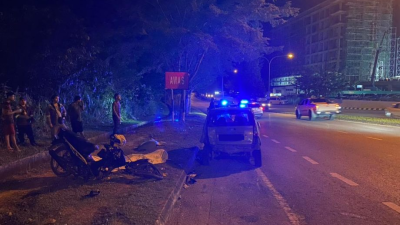 摩托撞抛锚车骑士亡