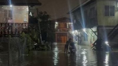 连夜暴雨致水位高涨．甘榜日拔多处住家淹水