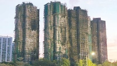 香港五级大火 | 认尸神伤 善后漫长　港民求巨灾真相