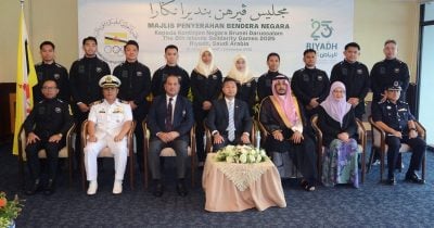 亲王：女健儿参赛 . 汶推动女性参与体育