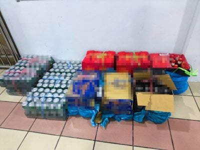 警方关税局联合取缔 . 民宅起私酒 2男女扣查