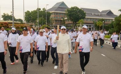 共和联邦运动会 . 斯市街道传递国王火炬