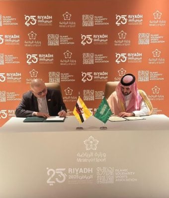 汶阿拉伯部长签意向书 . 加强两国青年体育合作