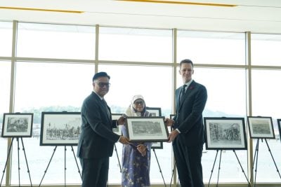 丰富汶国家档案局文献 . 澳洲专员署捐战役照片