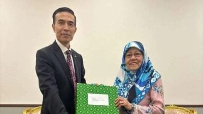 肖建国向玛丝娜公主辞别