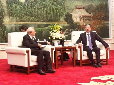 探讨多项合作 . 汶国会议员访华深化关系