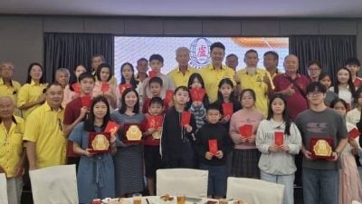 彭亨文冬卢氏联宗会秋祭、孝亲敬老暨颁发优良奖励金