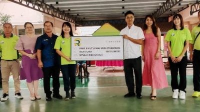 家协副主席黄芝薇穿针引线 企业家谢逸赞助1万给启文暹猛华小家教协会