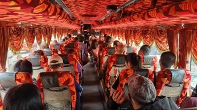 合艾水灾困20人 终成功踏水40分钟脱困