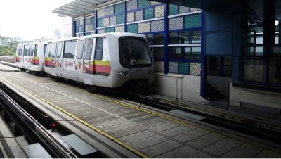 64岁男子骑PMD跌入轻轨轨道 送院不治