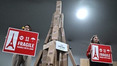 COP30东道主挑灯夜战 气候谈判寻求突破