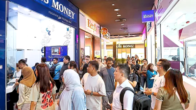 Stronger ringgit spurs more Malaysians to buy foreign currency