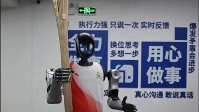 中全运会火炬传递 “夸父”机器人任火炬手