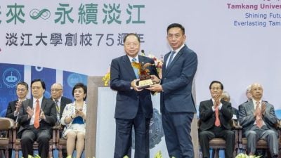 留台联总会长   彭庆和获淡大金鹰奖