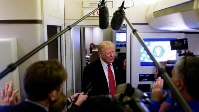 ​美国最高法院5日对等关税辩论 特朗普临时改口“不去了”原因曝光