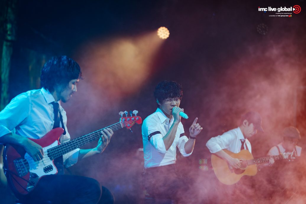 ​被绊倒跪着唱解尴尬 卢广仲力推吃鱼头米粉