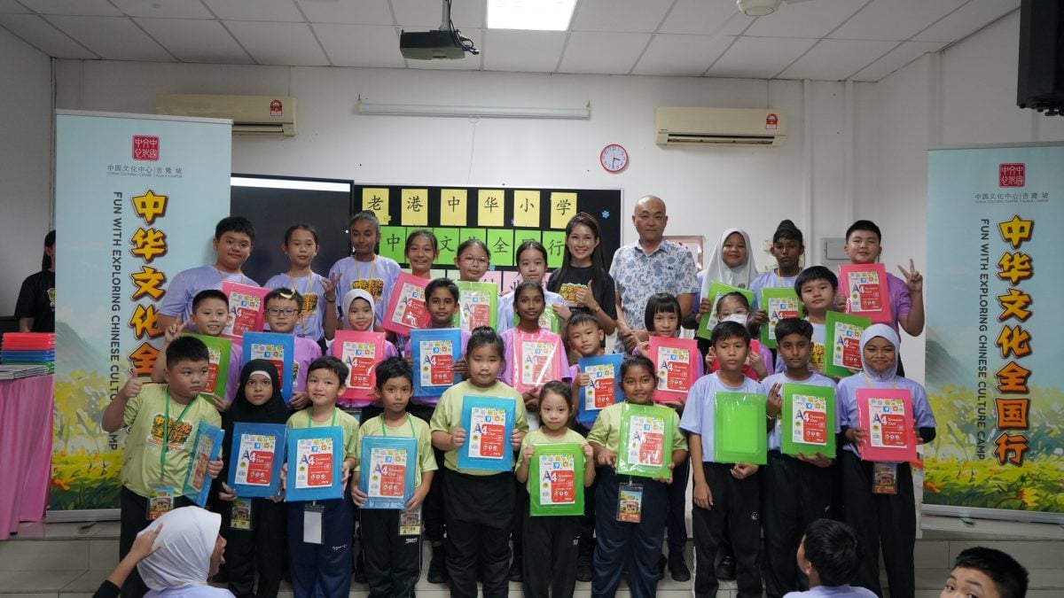 “中华文化全国行”走进老港中华小学 学生沉浸体验传统艺术之美