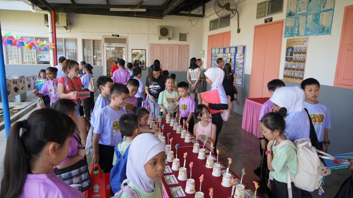 “中华文化全国行”走进老港中华小学 学生沉浸体验传统艺术之美