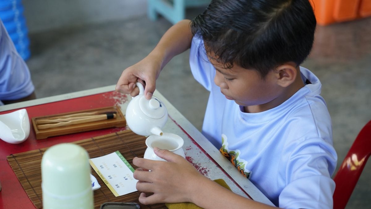 “中华文化全国行”走进老港中华小学 学生沉浸体验传统艺术之美