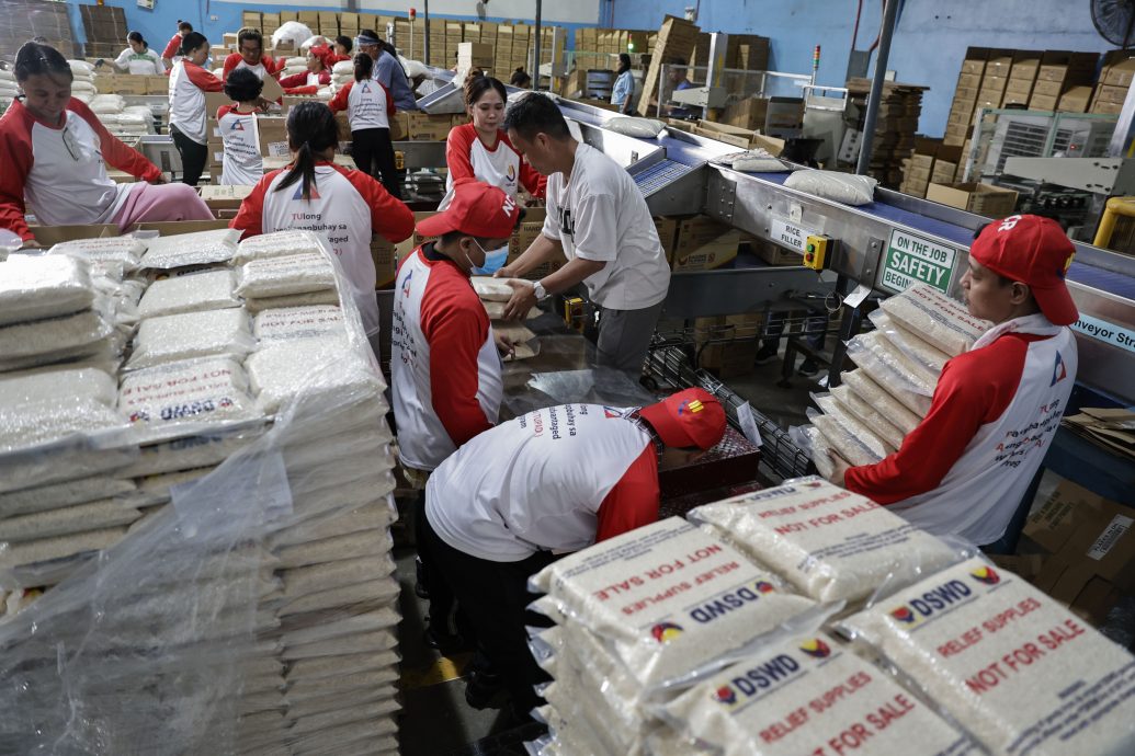 “凤凰”逼近料将增强为超级台风 菲气象局警告会有致命风暴潮