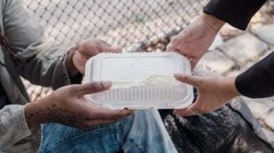 “同学饿着,我跟社团去帮街友” 青年追忆大学做过最蠢的事