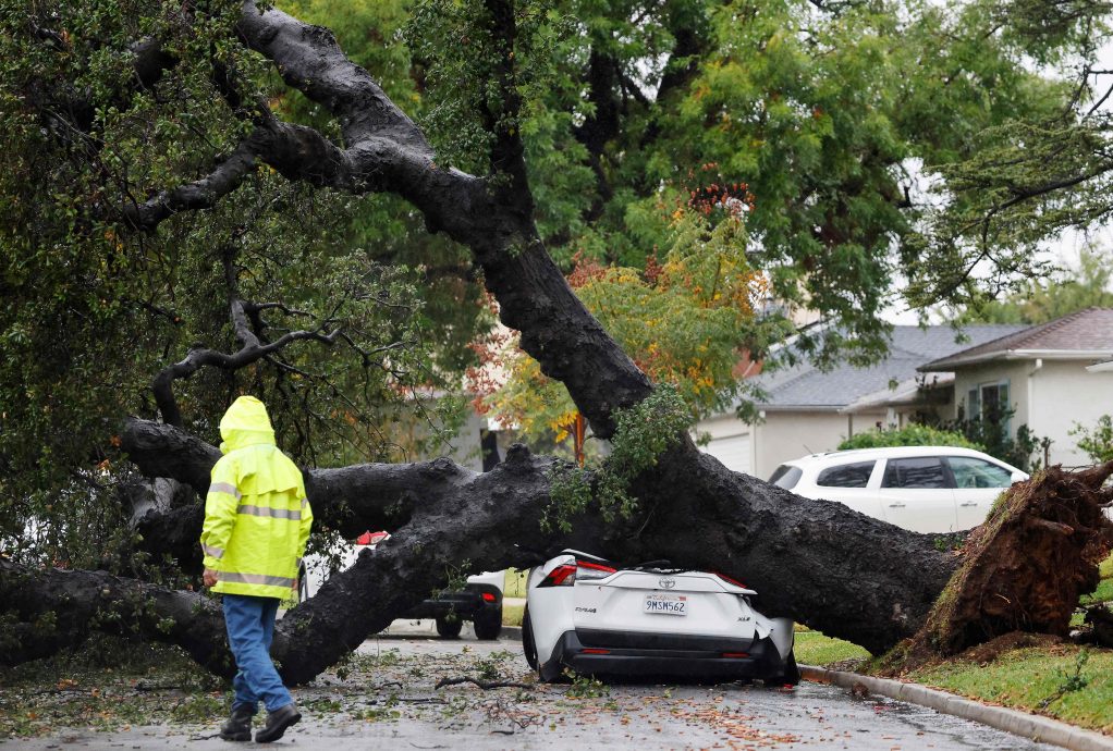 “大气长河”侵袭南加州 移民船海上翻覆酿4死4伤