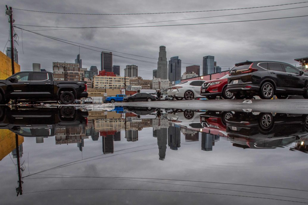 “大气长河”侵袭南加州 移民船海上翻覆酿4死4伤