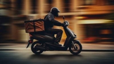 “妈，今晚带你最爱的菜回家”  送餐员留最后讯息猝死路旁