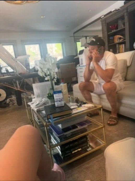 “鹰眼”频传裸露照 被女导演指控性骚扰