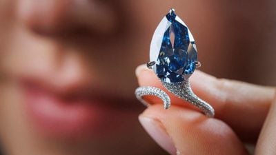 “麦隆蓝钻”1.05亿成交 比10年前纪录下跌