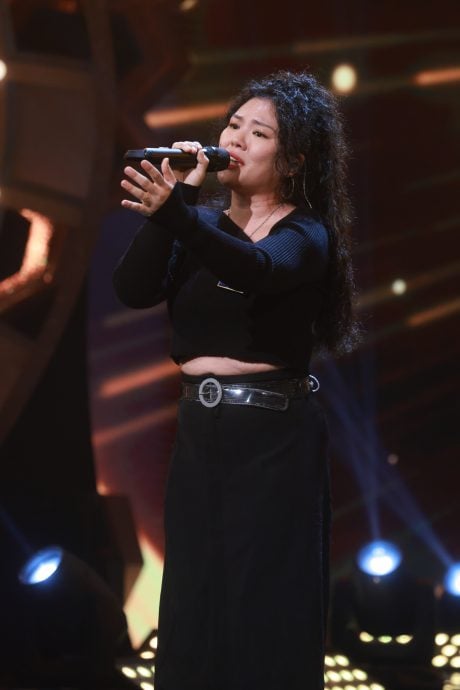 《中年好声音4》1分半钟内获5灯 大马尤淑情强势晋级