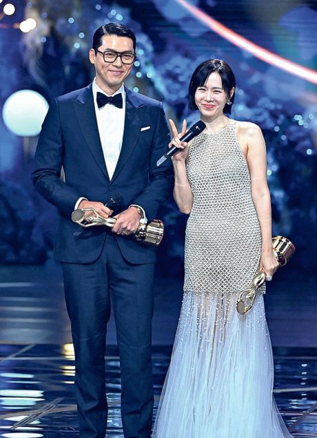 《青龙奖》沦玄彬孙艺真夫妻秀 挨轰为噱头失公信力