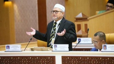 州议会 | 拉兹曼回归州议会提问  政府是否同意新村申遗