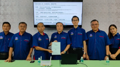 三民二校：女生姐指控不实 报警要求查调