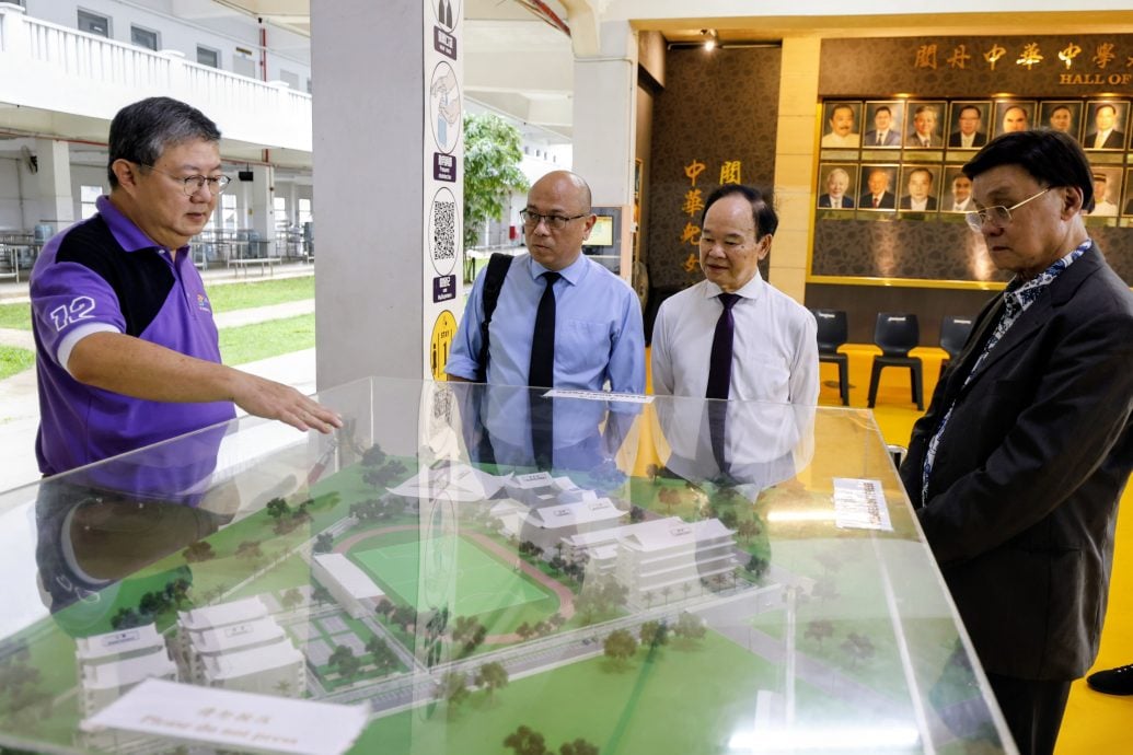 上海中医药大学为关中提供每年5份奖学金名额。  