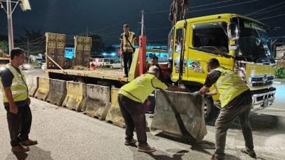 苏丹阿都拉路沿线交叉路口 实施出口封锁作安全研究