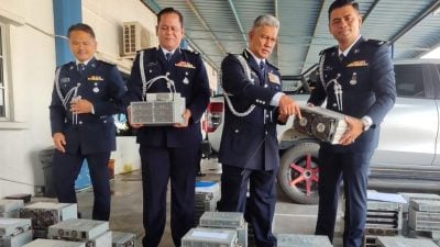 下霹警方国能联手 起220挖矿机扣8人