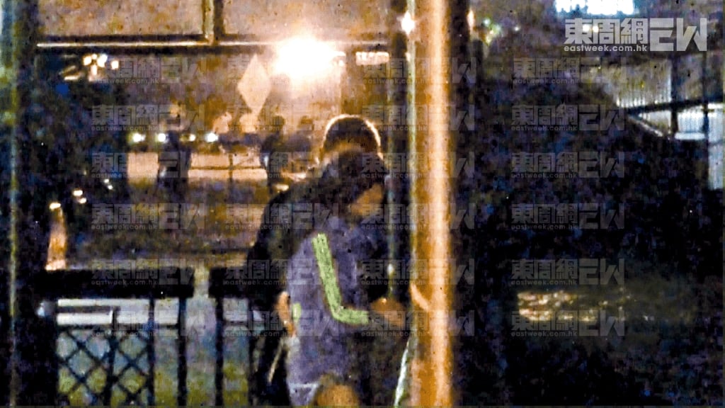 与嫩妹海旁谈心十指紧扣 苏永康形象再崩塌