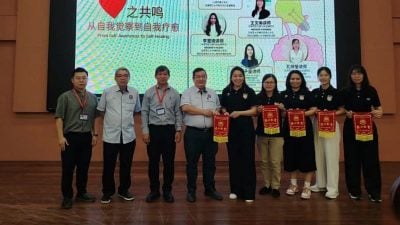 专家：络时代冲击心灵成长 关注青少年心理健康