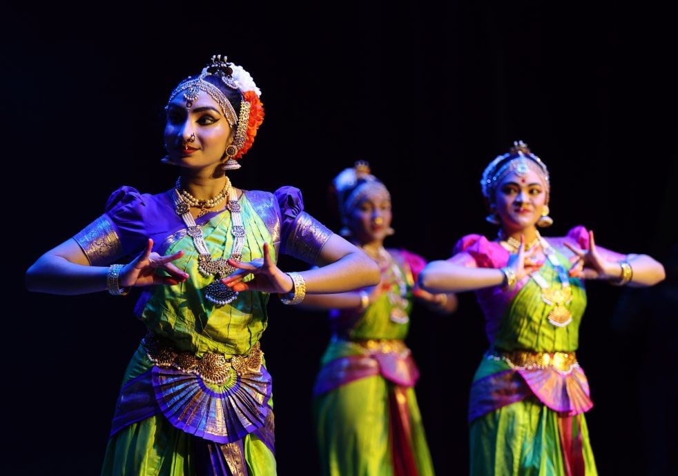 东:已签发:《舞耀彭亨・育艺传承》慈善晚会