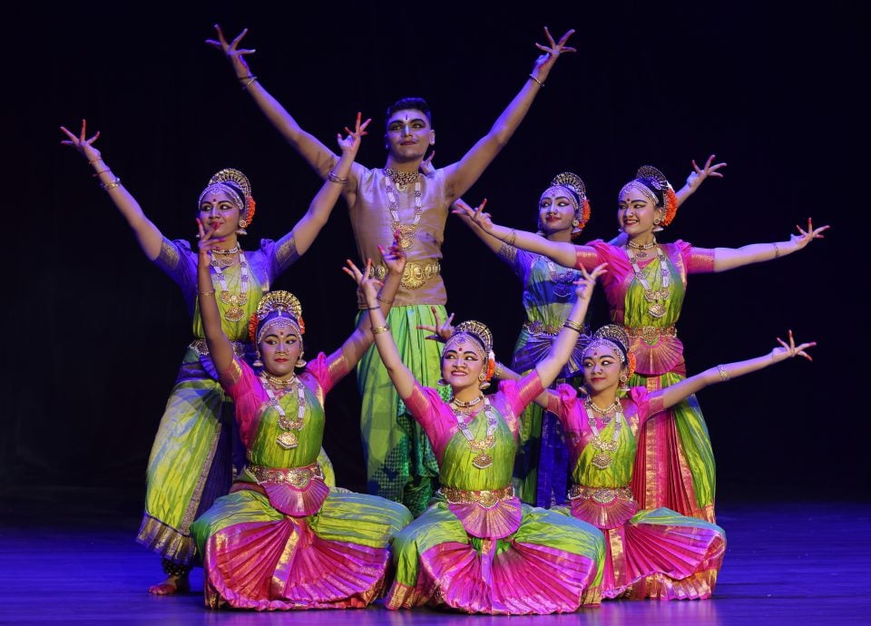 东:已签发:《舞耀彭亨・育艺传承》慈善晚会