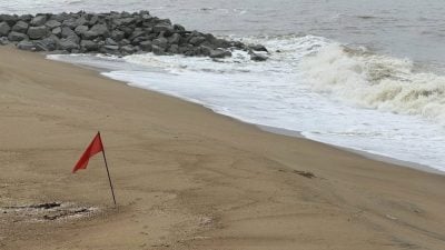 丹民防部队：避免悲剧发生  别无视警示旗下海嬉水