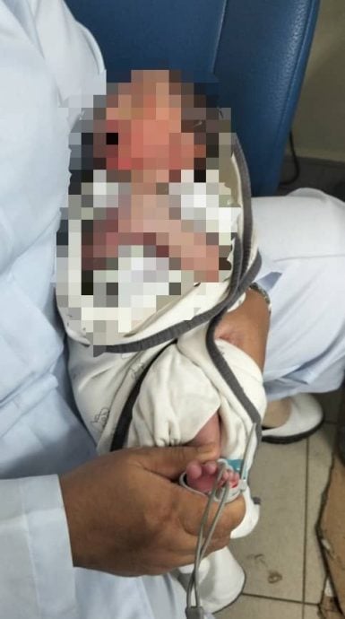 东(已签)：万捷县古农区村民发现一名新生弃婴。