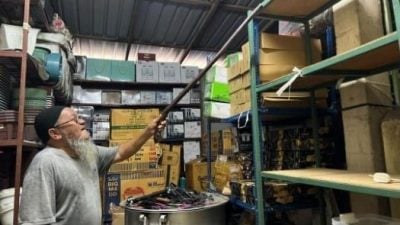 兰斗班让免税区措施 架高货物防水灾