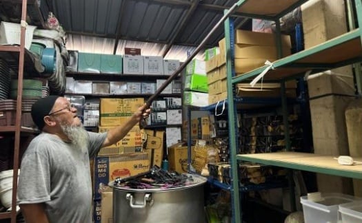 东(已签):随着天气转入东北季候风阶段,兰斗班让免税区的商家已开始采取初步措施,应对可能来袭的水灾。